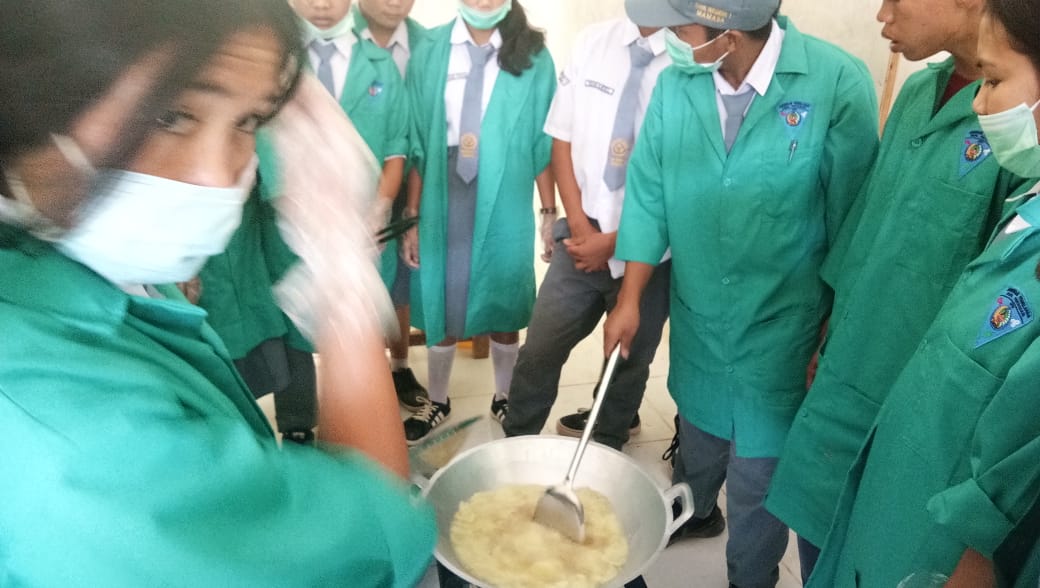 Kegiatan praktik siswa APHP